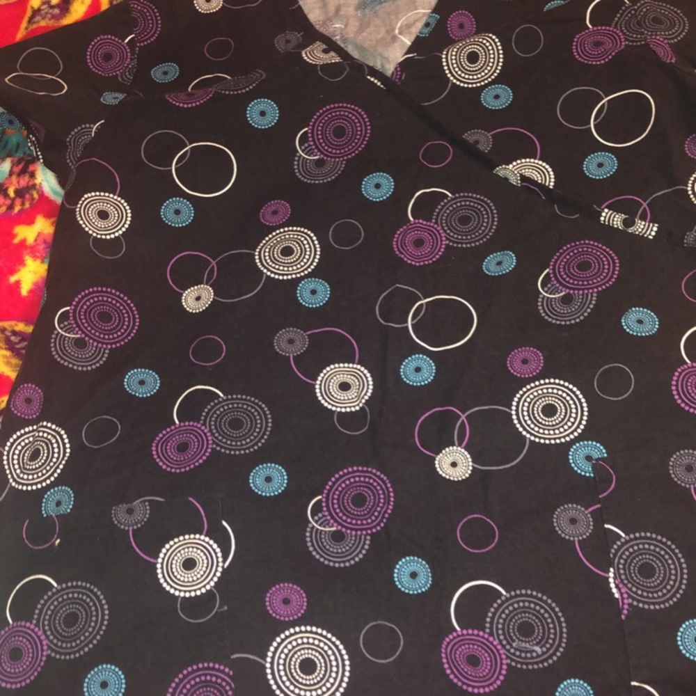 Size large scrub top